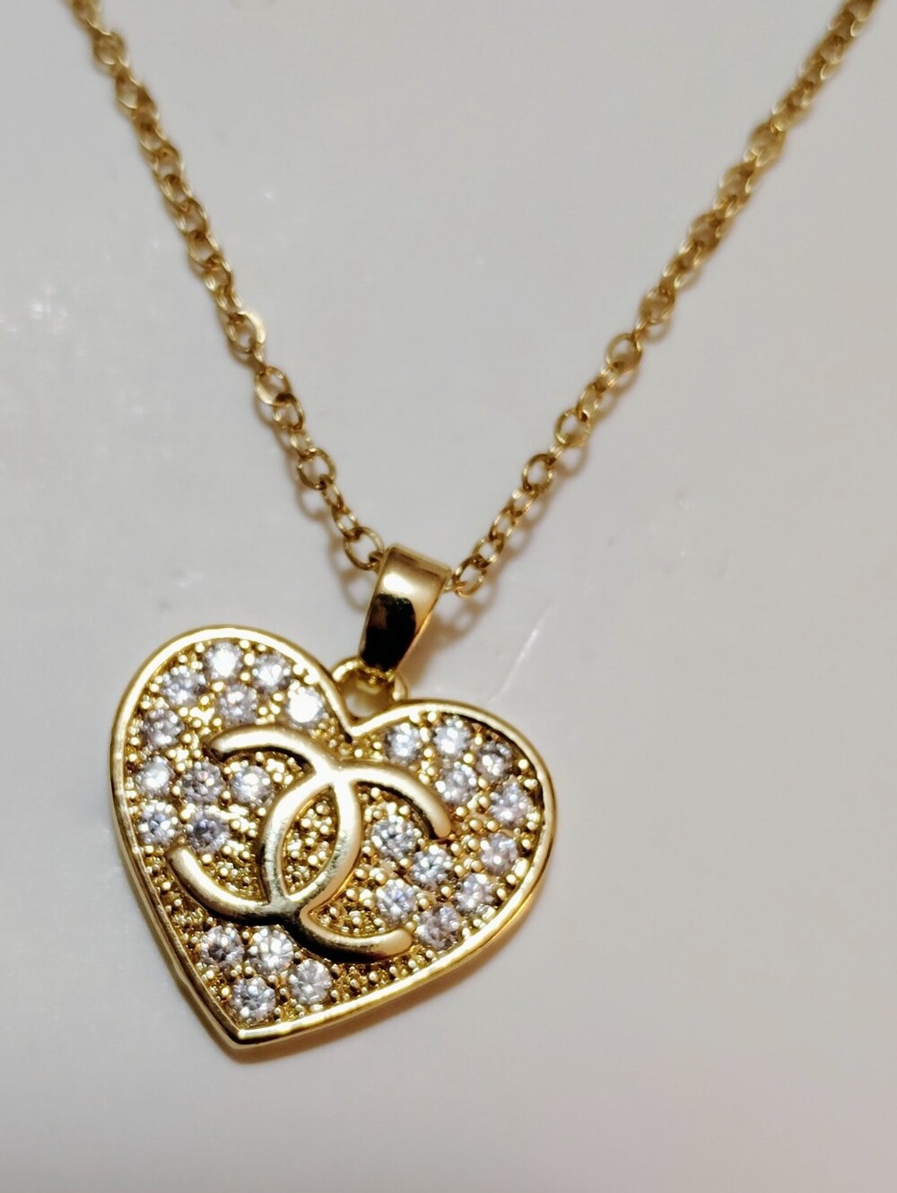 *💛GOLD Dainty Heart Necklace Crystals Embellished Interlocking Accent💎